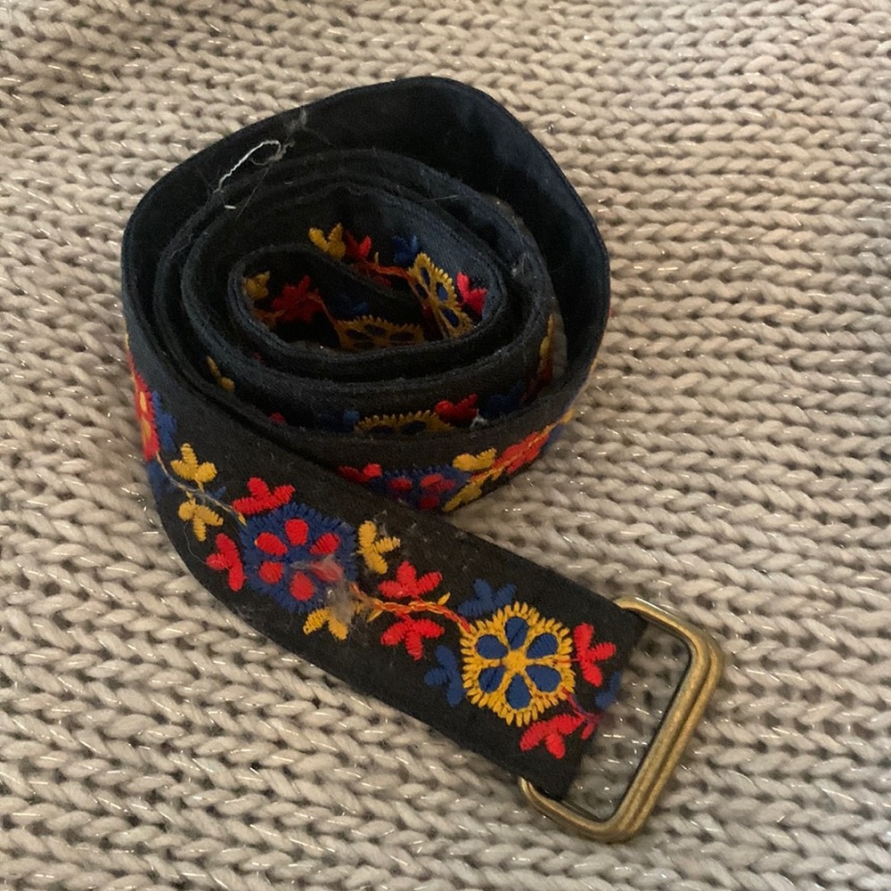 Embroidered J McLaughlin sz XL belt